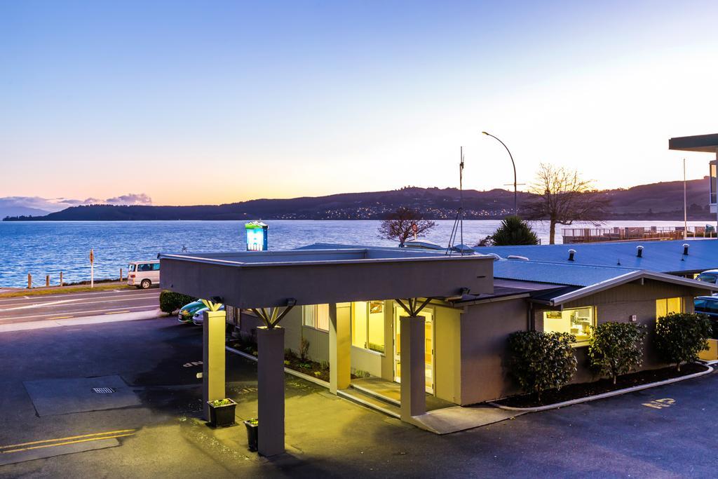 Twin Peaks Lakeside Inn Tauposjön Exteriör bild